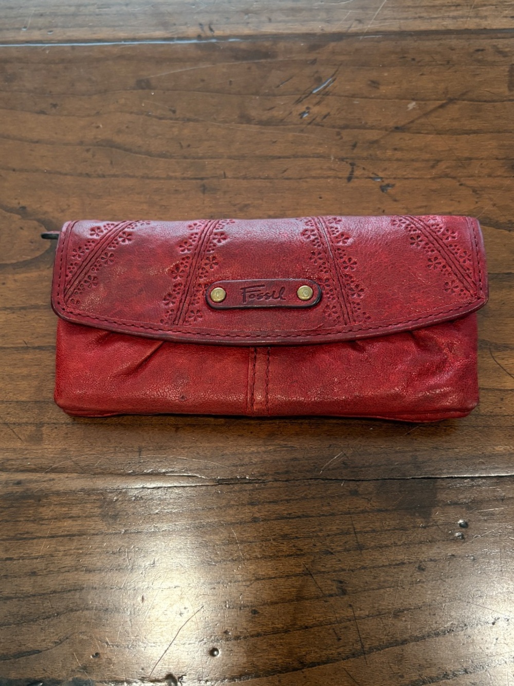 Fossil Talita Flap Clutch Wallet Red Distressed Leather Floral Embossed Vintage